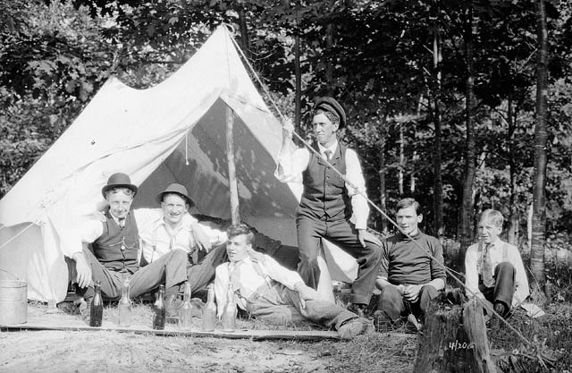 Unidentified group of men camping, Muskoka Lakes, Ont - circa 1907